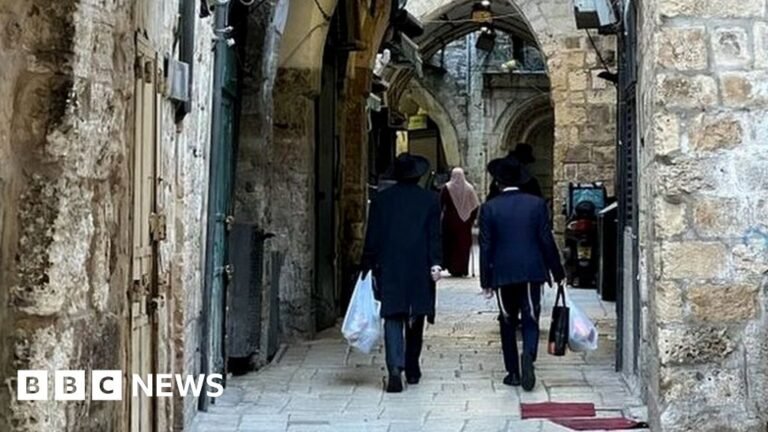 'אנחנו צריכים נס' – כלכלות ישראליות ופלסטיניות מוכות במלחמה 133220951 Gettyimages 1901015587.jpg