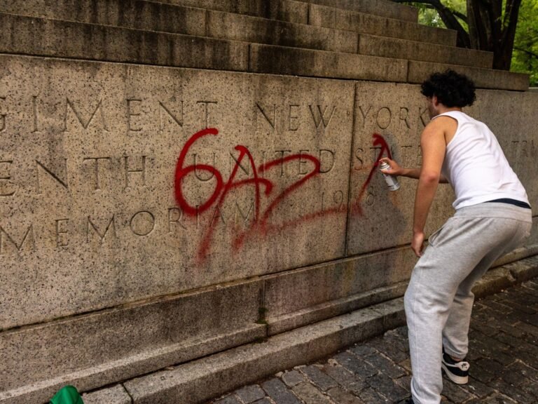 Afp 20240509 2151272366 V2 Highres Propalestinianprotestersgatheroutsidethemetg 1715599165.jpg