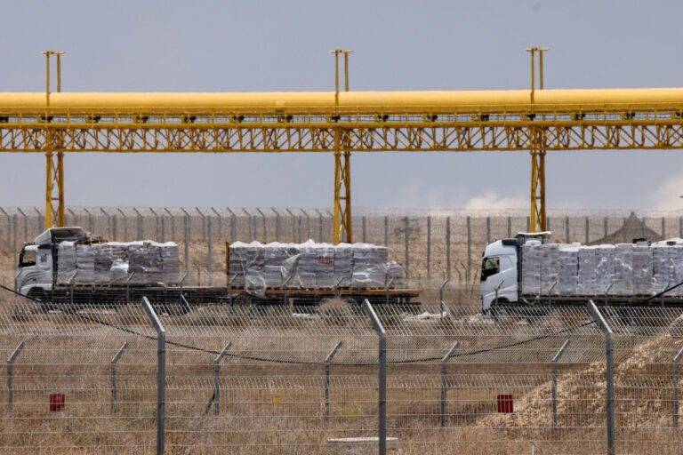 Aid20trucks2c20kerem20shalom2c20gaza20strip.jpg