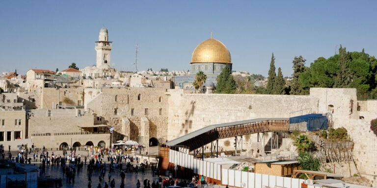 Pexels Haleyve 2087387.jpg