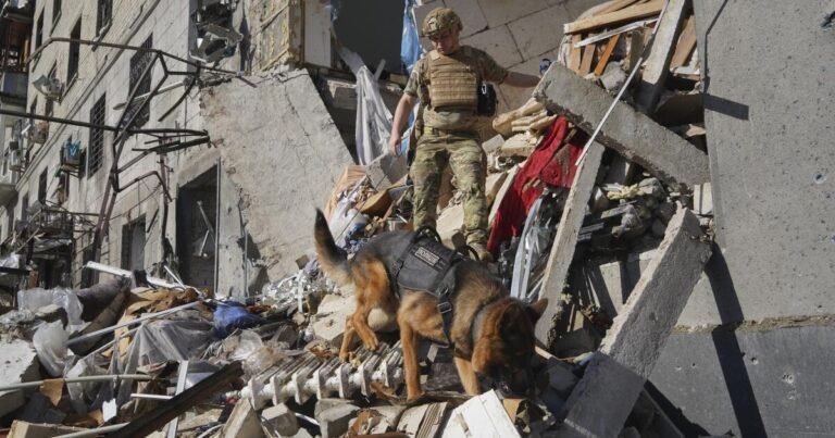 Urlhttps3a2f2fcalifornia Times Brightspot.s3.amazonaws.com2f2e2fb12fd01edfa1438a87fdf393bd04f0132frussia Ukraine War 68894.jpg