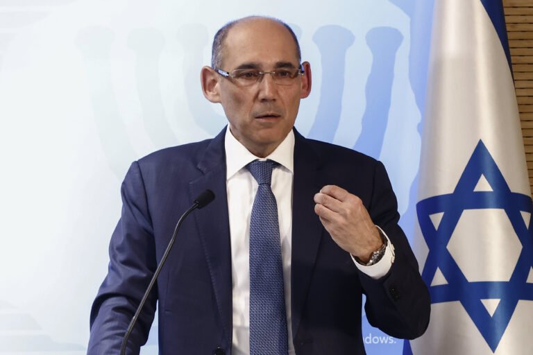 107339358 1701099483057 Gettyimages 1806078916 Israel Bank.jpeg