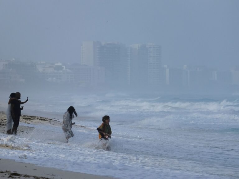 2024 07 05t134127z 1509109872 Rc2io8ap3n8s Rtrmadp 3 Storm Beryl Mexico 1720189268.jpg