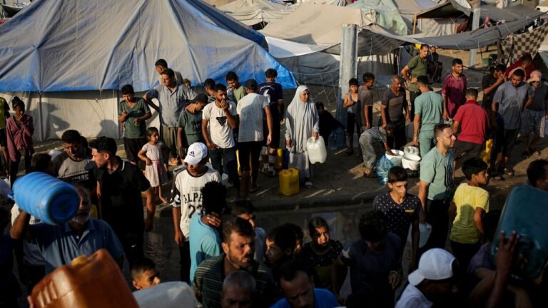 ישראל מורה לפלסטינים לברוח מדרום העיר עזה Khan Younis Gaza Ap National 07.01.jpeg
