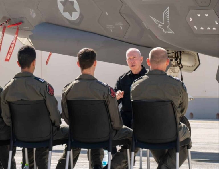 Gallant Meets Israeli Pilots 1000 1536x1187 1.jpg