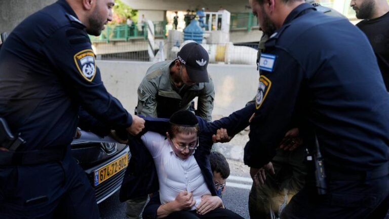 Wirestory C35b3a025da8cdd9b61f1c748a209419 16x9 992.jpg