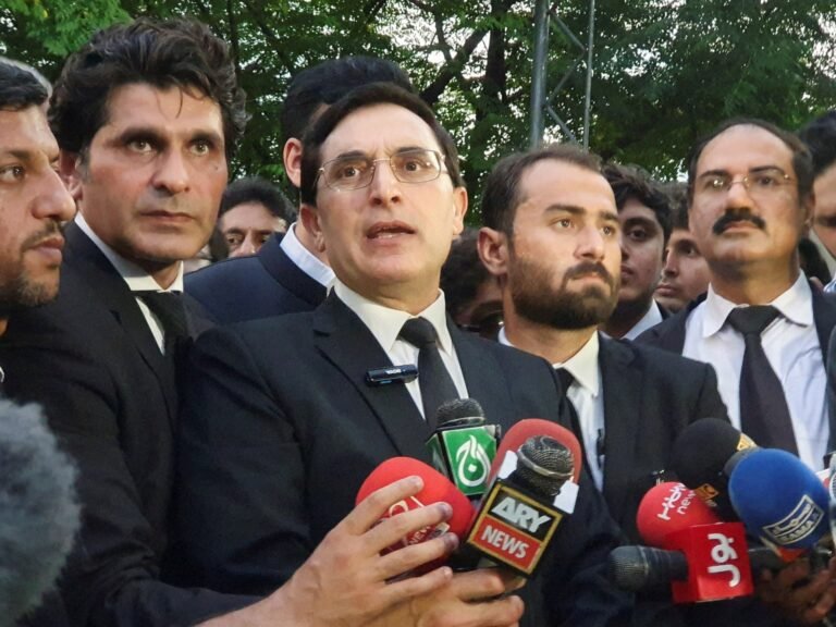 2024 09 10t144714z 1866798457 Rc2px9adcdnx Rtrmadp 3 Pakistan Politics Khan 1725980587.jpg