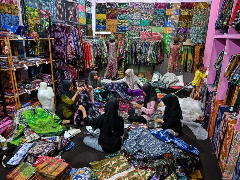 Afp 20241002 36hy6p9 V1 Highres Indonesiaculturebatik 1728536127.jpg