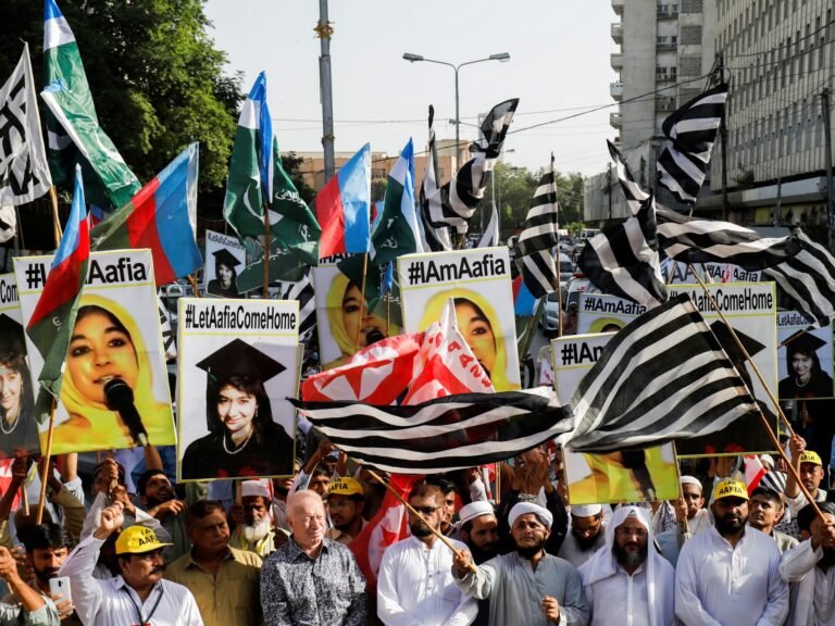 2021 10 08t220059z 1406097565 Rc2r5q9icn70 Rtrmadp 3 Pakistan Protest.jpg