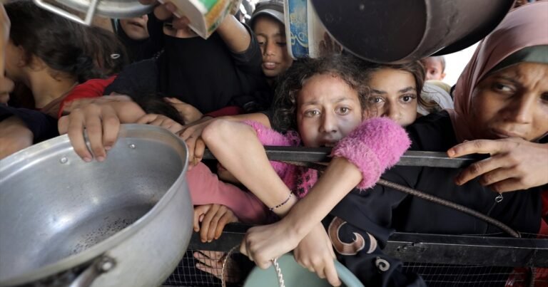 Aa 20241108 36144814 36144786 Palestinians In Gaza Wait In Line For Hot Meals 1 1731133120.jpg