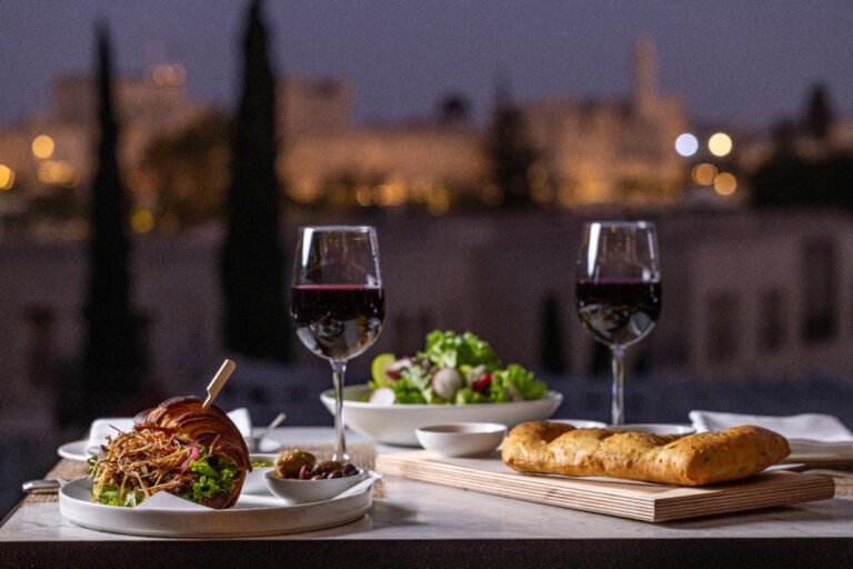 "ורנדה" מצודת דוד: מנות גדולות מול חומות ירושלים – לא צריך יותר 946426.jpeg