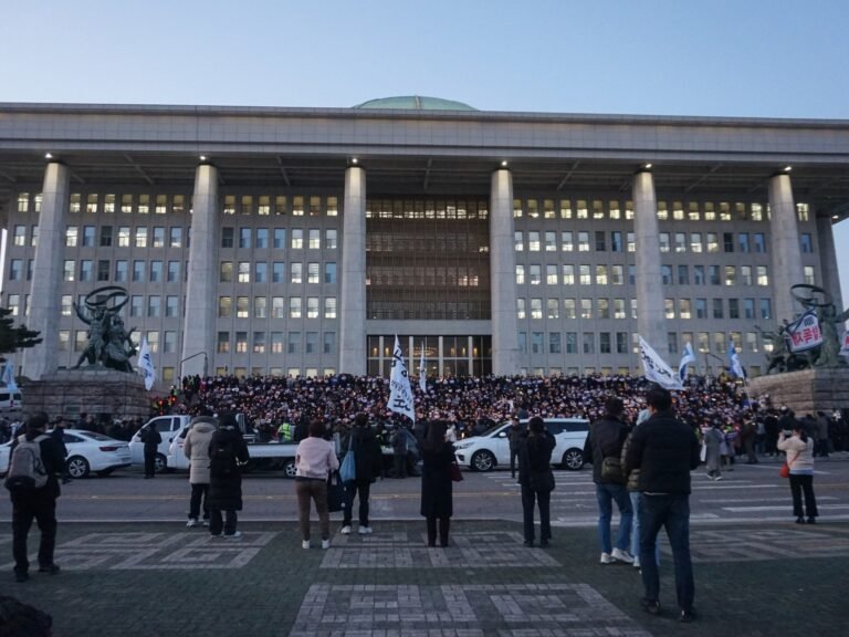 Demonstraters Fill Up The Main Stairways Of The National Assembly Building With Posters Reading Impeach Yoon Seok Yeol 5 1733321624.jpg