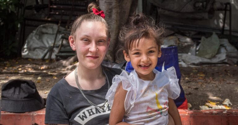 Patricio A Cabezas Marianela Abasto With Her Daughter In The Constitucion Soup Kitchen 1733353623 2beb6a 1733354234.jpg