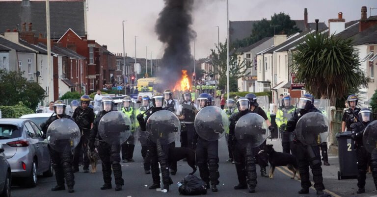 14uk Musk Extremist01 Photo Kvcq Facebookjumbo.jpg
