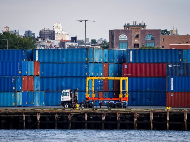 חברות אמריקאיות מגדילות את היבוא לפני מכסי טראמפ | חדשות דונלד טראמפ 2024 12 17t224937z 1671314027 Rc2k4aakeu4t Rtrmadp 3 Usa Trump Tariffs Imports 1736880864.jpg