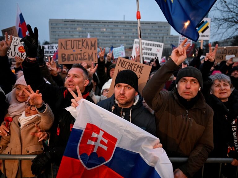 2025 02 07t181031z 638957300 Rc2spcaeuio9 Rtrmadp 3 Slovakia Protests 1738957857.jpg