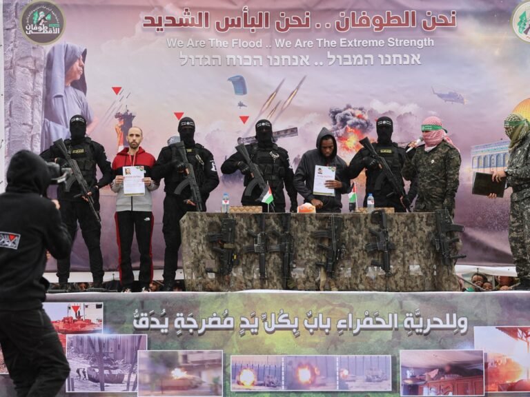 חמאס משחרר חמישה שבויים ישראלים בעזה כחלק מעסקת הפסקת אש | חדשות סכסוך ישראל-פלסטין Afp 20250222 36yd86h V9 Highres Topshotpalestinianisraelconflicthostages 1740215538.jpg