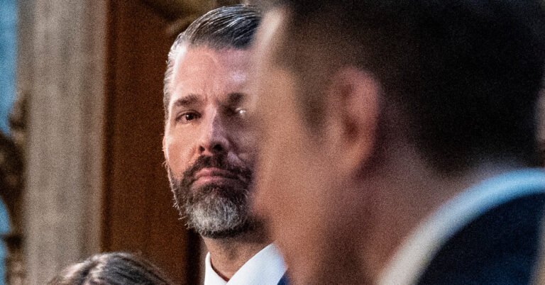 דונלד טראמפ ג'וניור מערבב עסקים ופוליטיקה בסרביה, כפי שהפגנות שם זועמות 19dc Serbia 01 Ltgj Facebookjumbo.jpg