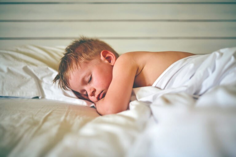 מיכל דליות: מה עושים כשהילדים מרטיבים במיטה באופן קבוע? 768561.jpeg