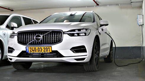 Volvo issues rare recall for plug-in hybrid models over battery fire risk 8053145 0 81 2048 1152 0 Large.jpg