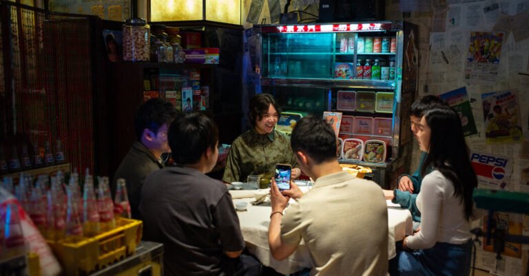 שם התאמן ברוס לי על הגג, קבר קדוש להונג קונג העתיקה עולה 00int Hongkong Dispatch 01 Ktcg Facebookjumbo.jpg