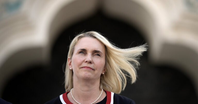 שגריר ארה"ב באוקראינה מדרג בין קשרים מתוחים תחת טראמפ 10ukraine Ambassador 1 Hwcp Facebookjumbo.jpg