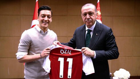The fall of Mesut Özil Byj3uzig2 0 137 3000 1689 0 Large.jpg