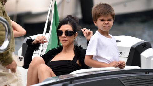 Kourtney Kardashian’s son shuts down wild Justin Bieber paternity rumor Hy5pezt6yl 0 51 3000 1688 0 Large.jpg