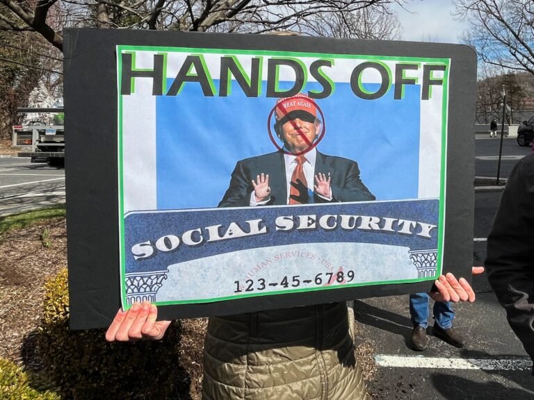 בית המשפט העליון בארה"ב מעניק גישה לנתוני ביטוח לאומי רגיש | חדשות דונלד טראמפ 2025 03 22t185234z 1460484555 rc2eida3eade rtrmadp 3 usa trump doge social security 1749247307.jpg
