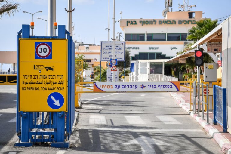 יותר מ-70 אלף ישראלים שבו לארץ מאז תחילת מבצע "עם כלביא" 625843.jpeg