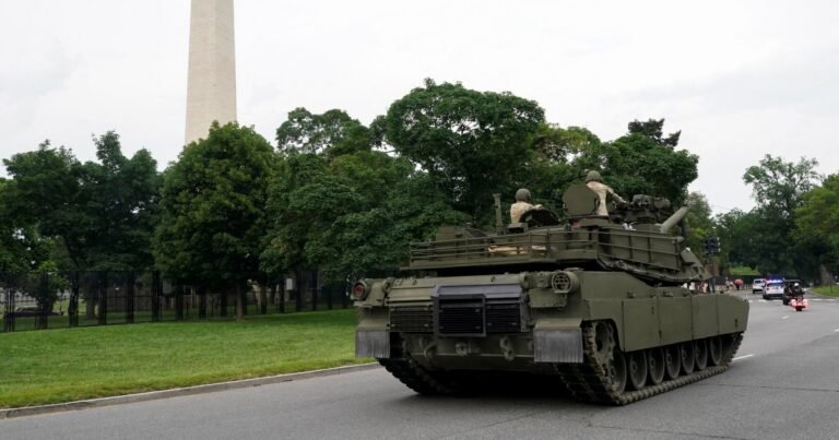 2025 06 14t014204z 1554801171 rc2z1famhoje rtrmadp 3 usa trump parade 1754535572 ce875f 1754537547.jpg