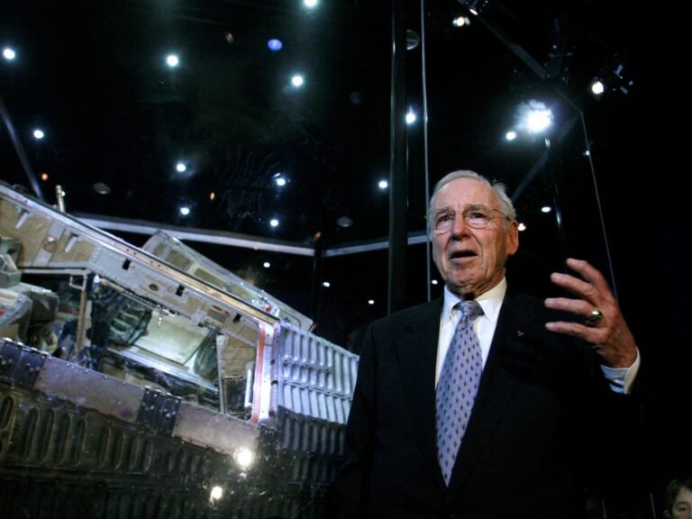 2025 08 08t194829z 952121810 rc263ga7uajy rtrmadp 3 people jim lovell 1754682774.jpg