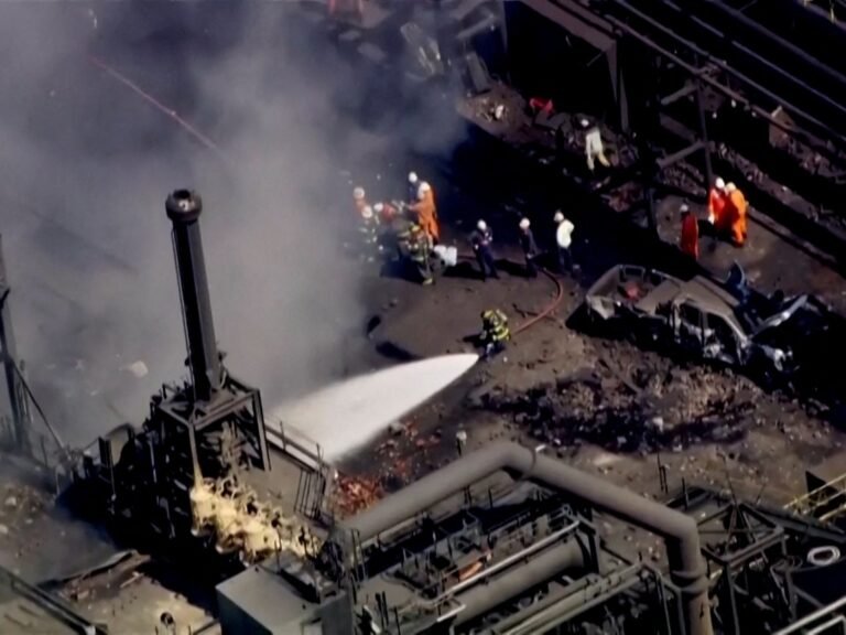 מת אחד, עשרות פצועים בפיצוץ מפעל פלדה בפנסילבניה | חדשות סביבה 2025 08 11t181035z 1151766556 rc2y4gayi4c3 rtrmadp 3 usa pennsylvania explosion 1754936111.jpg