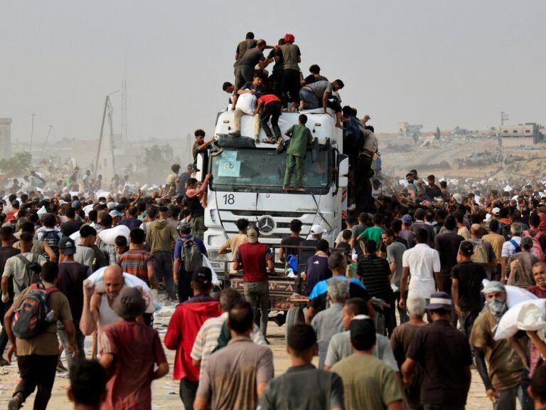 2025 08 12t100240z 455273376 rc2h5ga15l8g rtrmadp 3 israel palestinians gaza aid 1755000188.jpg