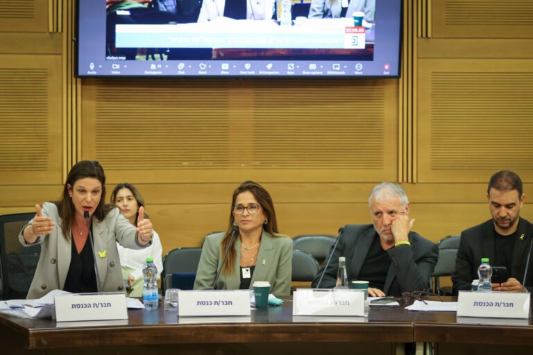 ועדת הכלכלה קוראת לנתניהו: פצו ישראלים שנתקעו בחו"ל במבצע 989155.jpeg