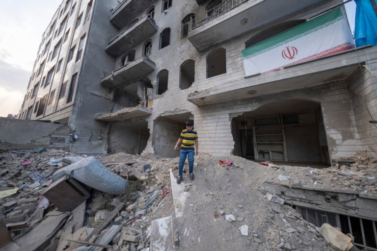 האדמה רועדת בטהראן: בכירים איראניים לשעבר מזהירים מקריסת המדינה 995121.jpeg