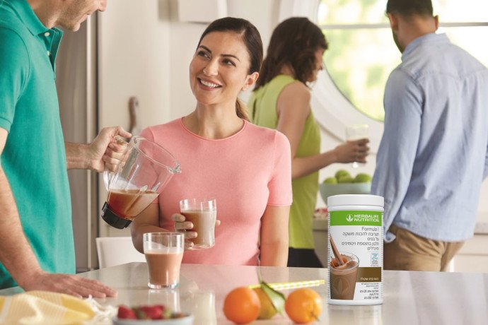 השייק שגורם לכל האינפלואנסריות להשתגע – והפעם יש מחקר שמוכיח שהוא באמת עובד 998700.jpeg