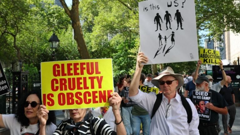 Afp 20250808 2229095057 v2 midres icedetainsimmigrantsinsidenewyorkcitycourthou 1755036091.jpg