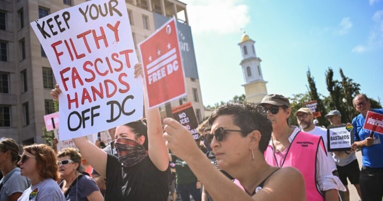 Afp 20250811 69a66mq v2 midres washingtondcresidentsprotestagainstfederallawenf 1754924029.jpg