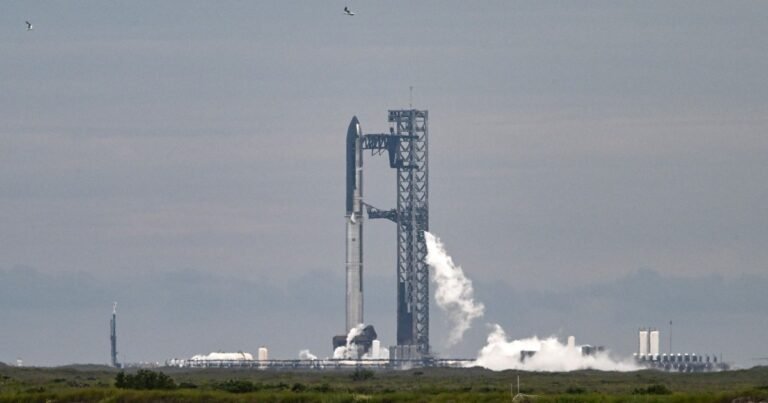 Afp 20250825 72ct36j v1 midres afterrepeatedexplosionsnewtestformusksmegarocket 1756093910 eaf550 1756094166.jpg