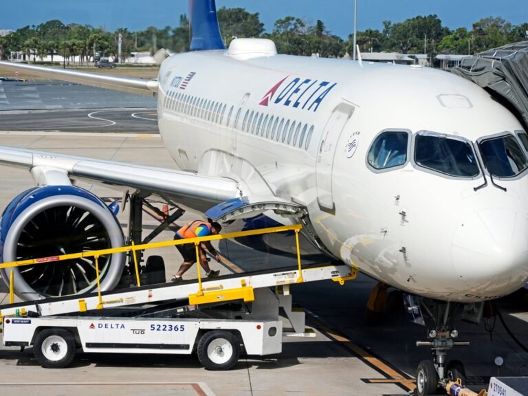 מחוקקים בארה"ב מבקרים שימוש אפשרי ב- AI במחירי כרטיסי טיסה מותאמים אישית | חדשות עסקיות וכלכלה Ap25092849080205 1754416859.jpg