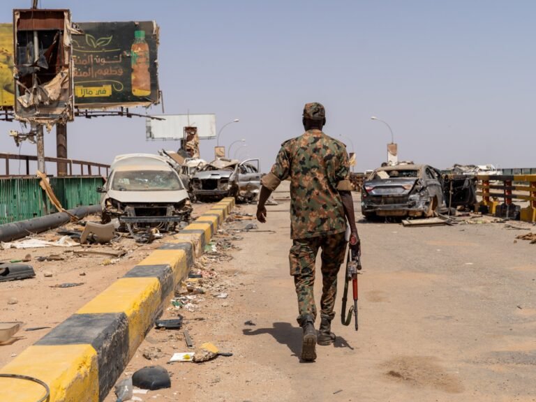 צבא סודן הרס את מטוס איחוד האמירויות הנושא שכירי חרב קולומביאנים: טלוויזיה ממלכתית | חדשות מלחמת סודן Gettyimages 2221760357 1754561753.jpg