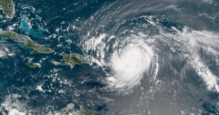 הוריקנים הסבירו: כיצד הם נוצרים ונבדלים מ- Cyclones ו- Typhoons | חדשות משבר אקלים Interactive cyclones typhoons hurricanes2 august20 2025 interactive hurricane typhoon tropical storm 1755671648.png