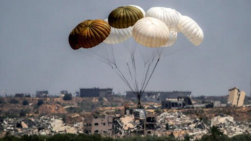 IDF coordinates Gaza aid drops with Greece, Italy for first time S1ehsnwzuxg 0 0 3000 1688 0 large.jpg
