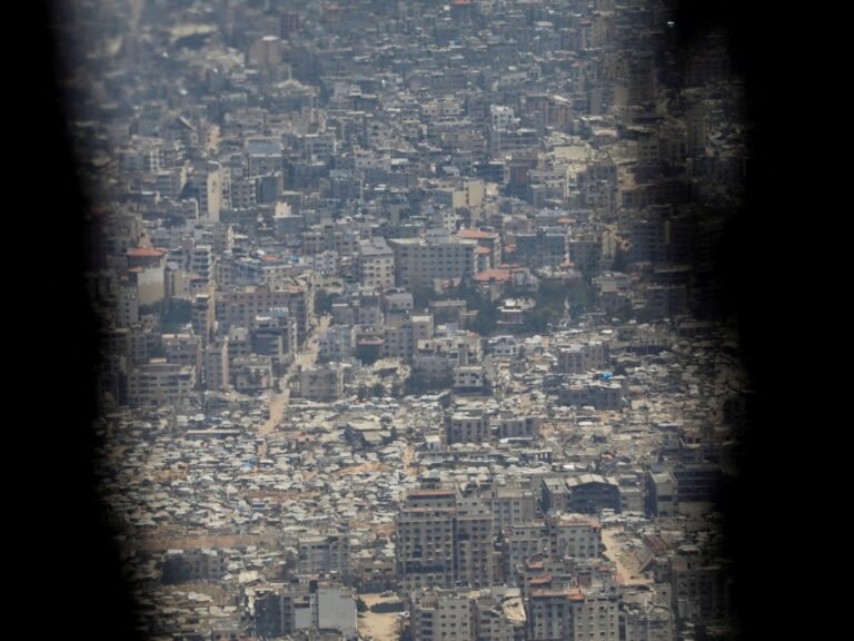 מקובל אך לכוד: מדוע בריטניה לא תפנה את סטודנטים שלה מעזה? | עַזָה Reuters 68933560 1754477920.jpg